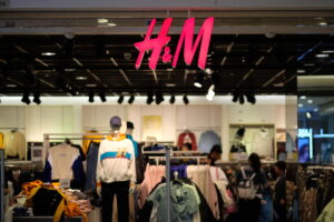 H&M Q2 Results: Soaring Profits Overshadowed by June Sales Dip - Retailer Focuses on Innovation to Stay Competitive